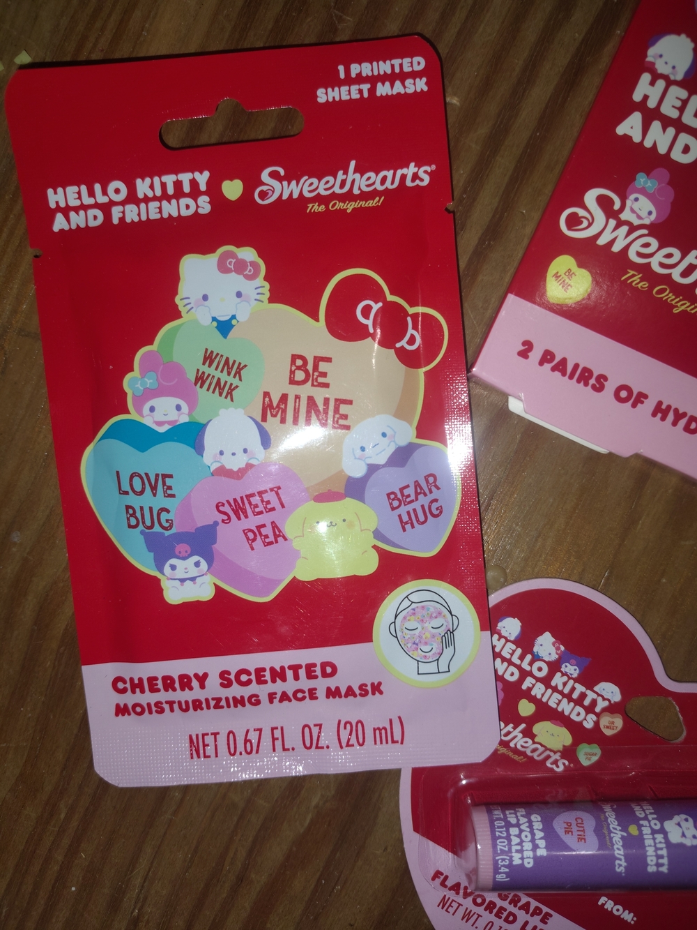 Hello Kitty Sweethearts Lip Balm & Hydrating Masks - Pink/Red - Picture 2 of 9